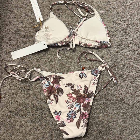 NWT revolve bikini size medium - Picture 2 of 3